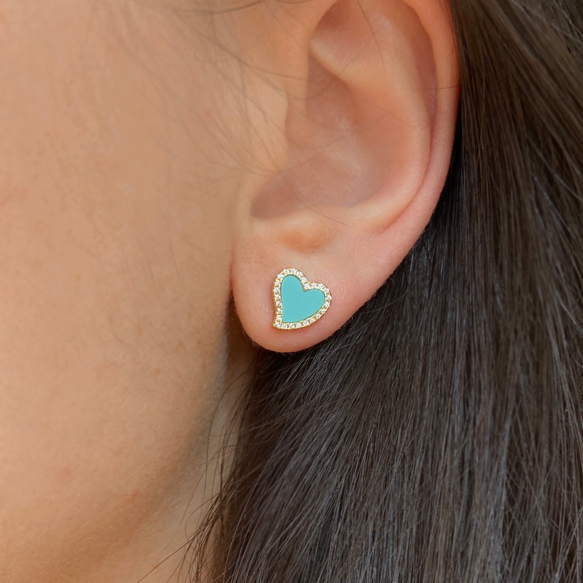 Turquoise amore heart stud earrings in gold with crystals