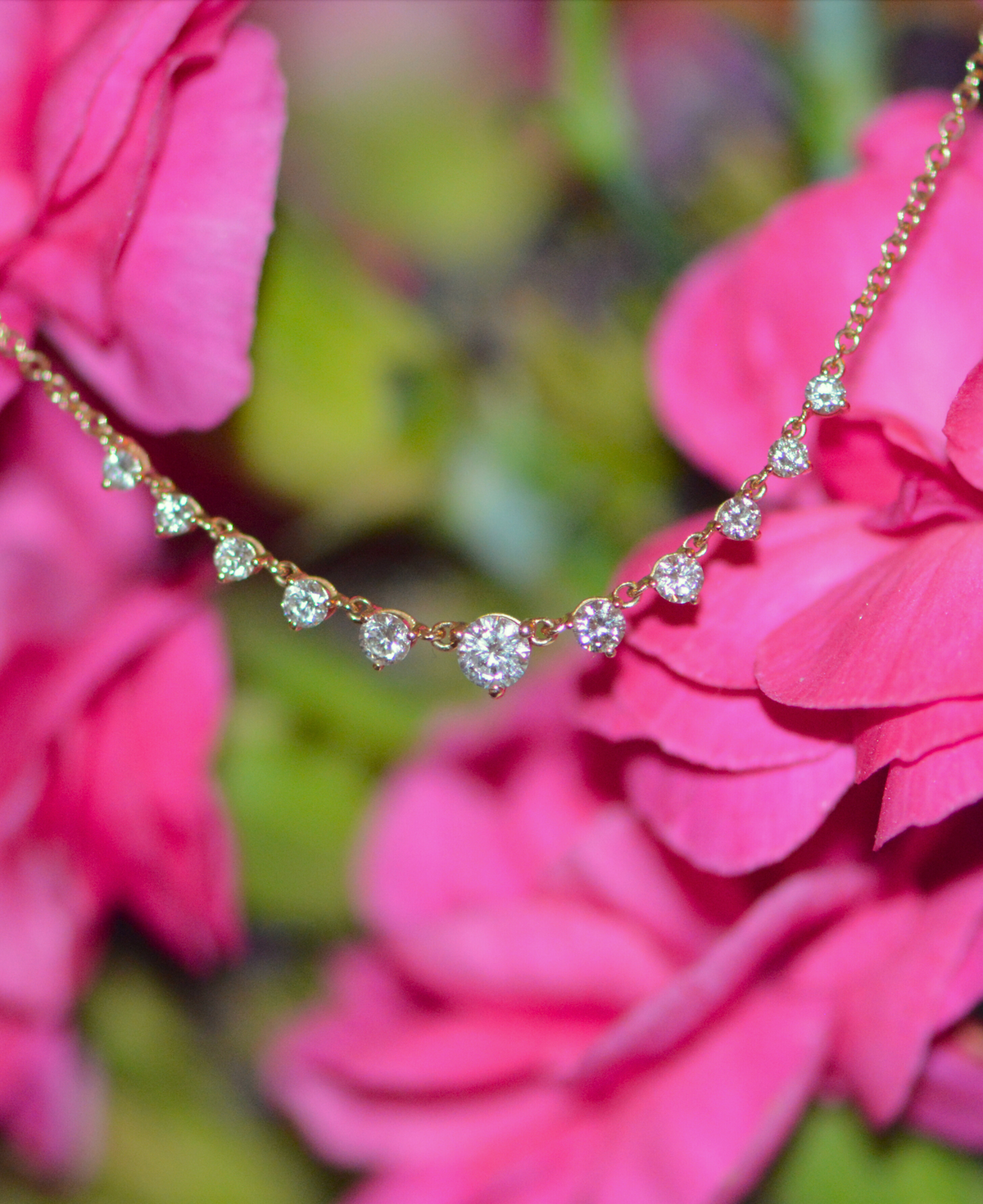 Graduated Lab-Grown Diamond Choker Necklace with Prongs