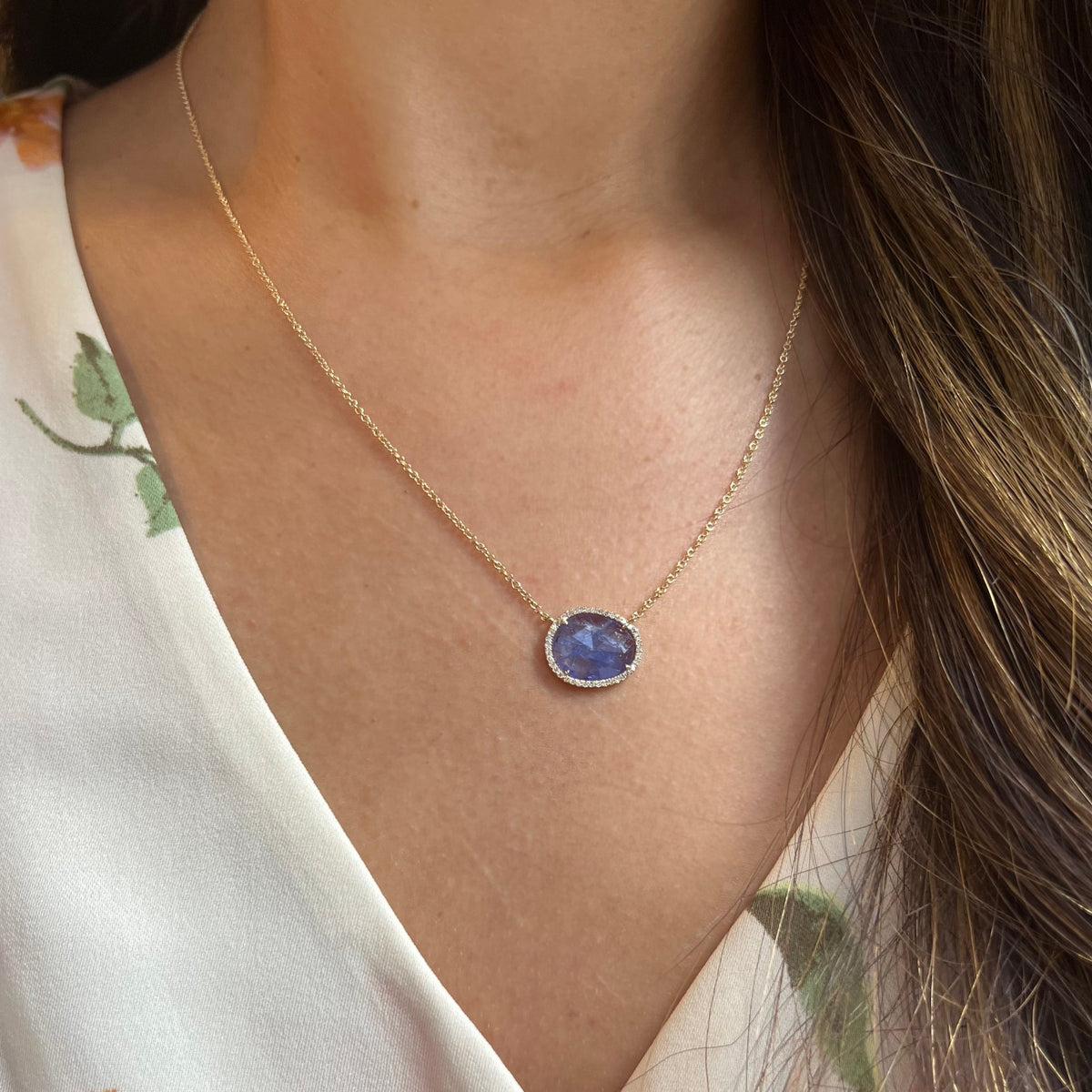 tanzanite pebble shape necklace with diamonds