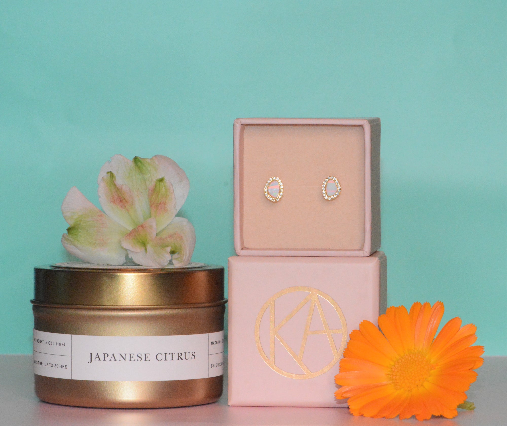 Gift Set | "Be the light" Candle + A Piece of Jewelry