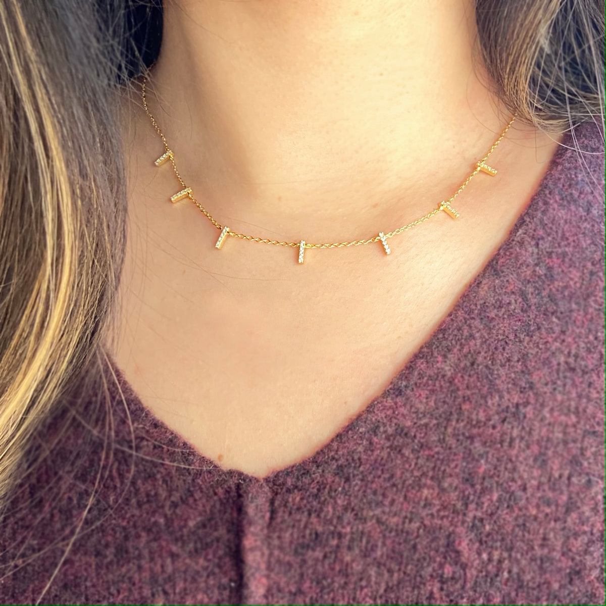 Bar Choker Necklace With Crystals in Gold