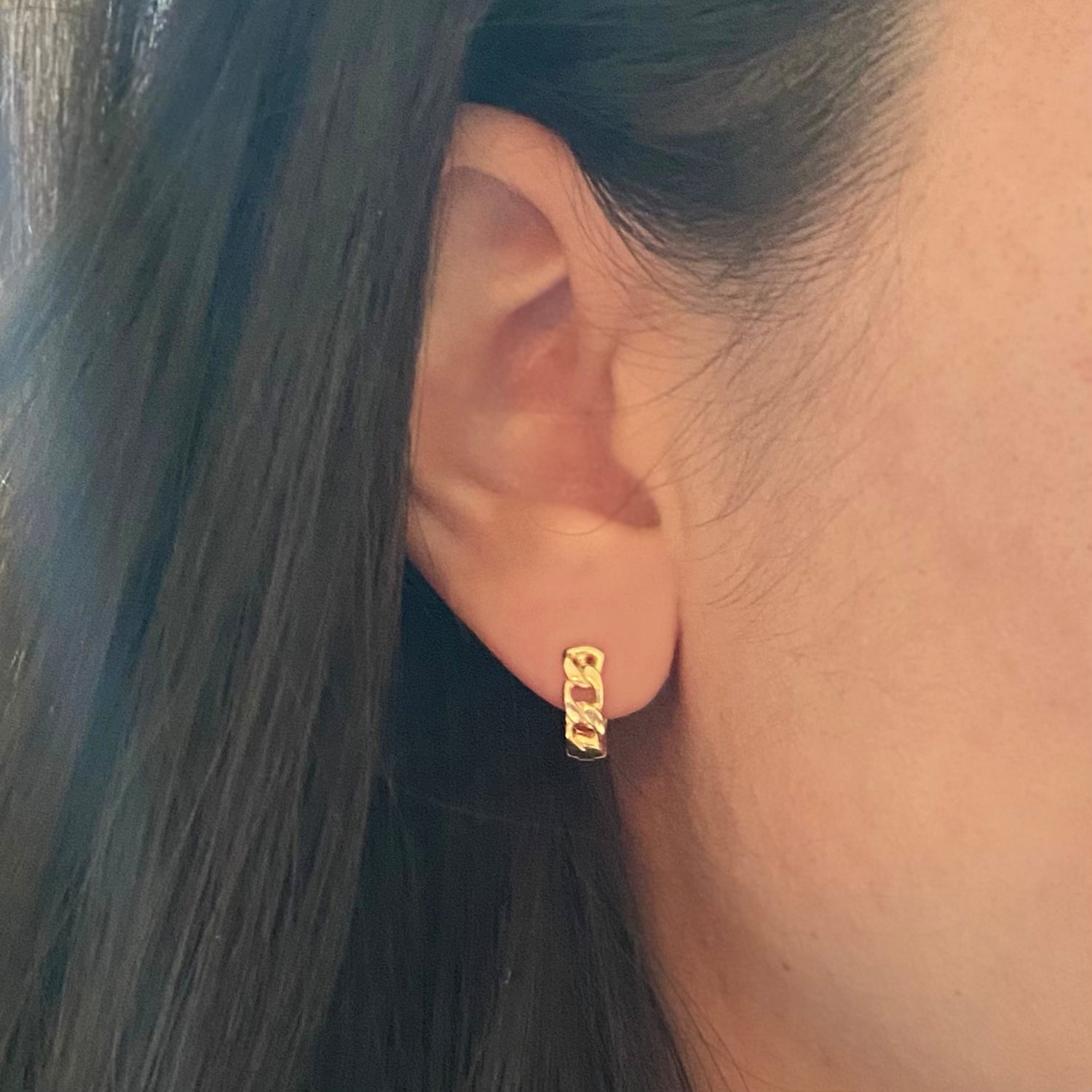 Chain link huggie earrings in gold